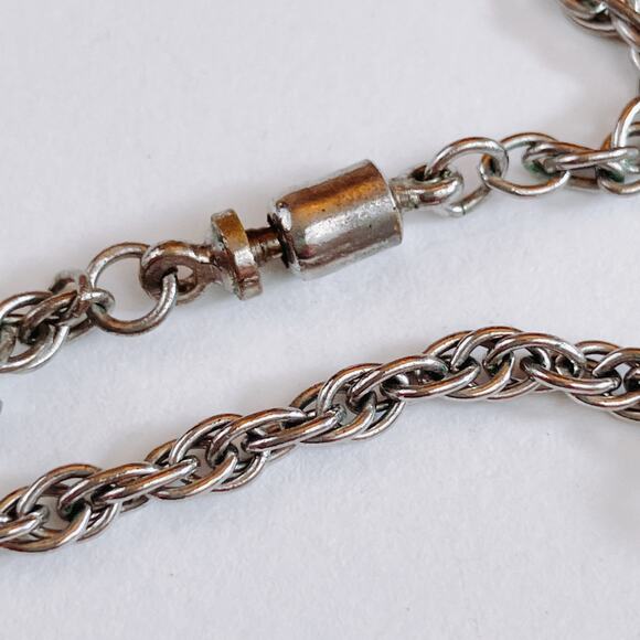 Mid Century Glass Cameo Pendant Necklace, VTG Silver Tone 70s Victorian Revival - Picture 9 of 13